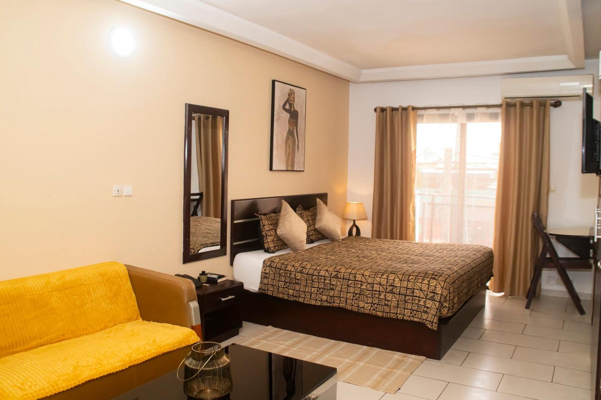Enka Flat Hotel Abidjan Extérieur photo