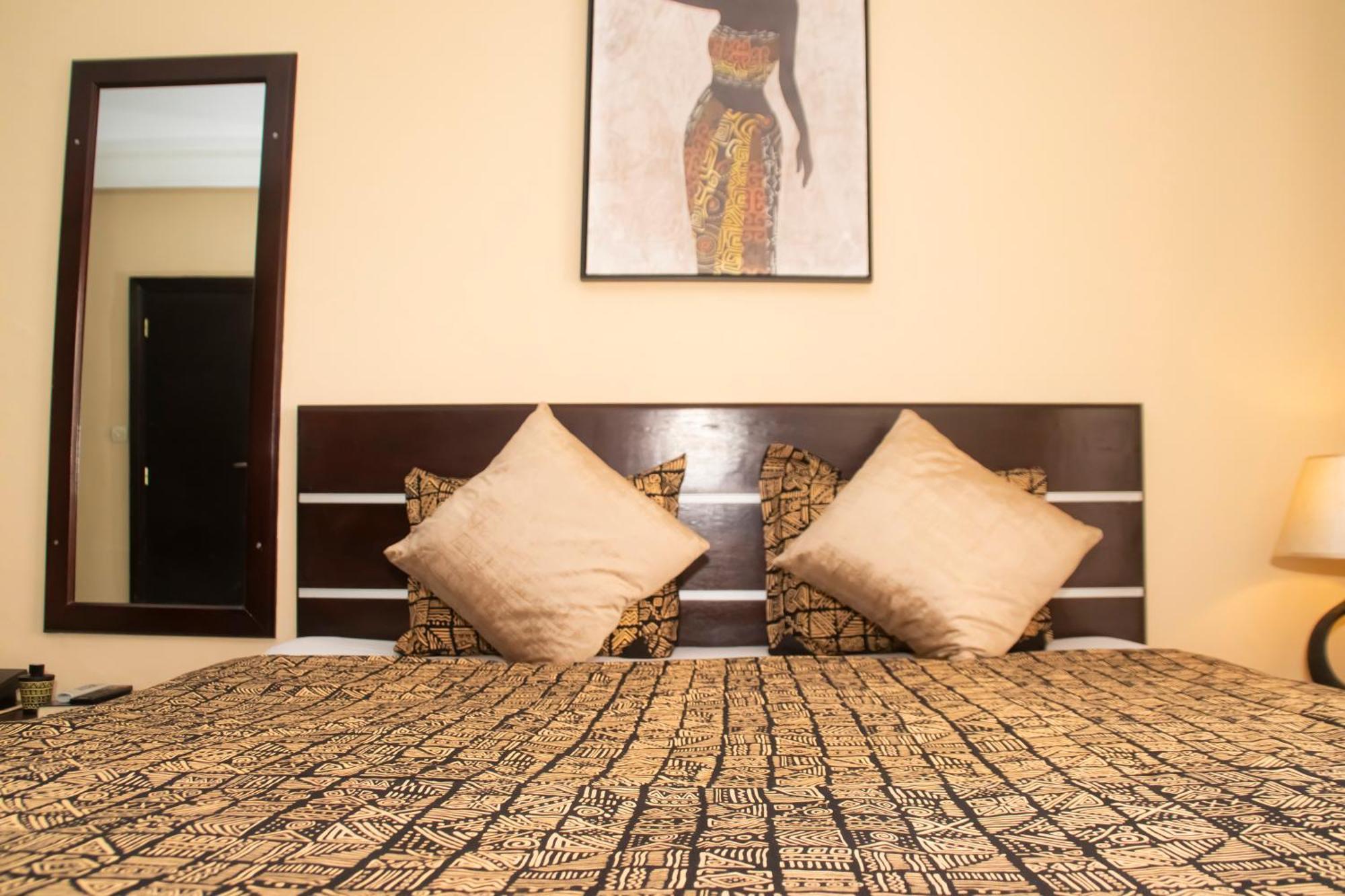 Enka Flat Hotel Abidjan Extérieur photo