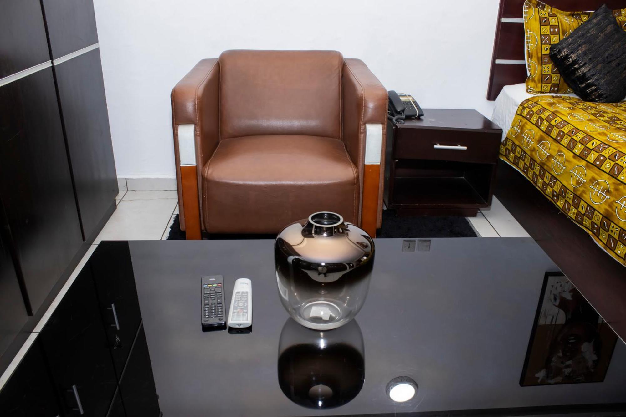 Enka Flat Hotel Abidjan Extérieur photo